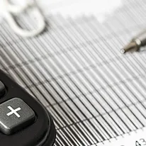 Opłata adiacencka: co to jest, jak ją obliczyć i uniknąć?
