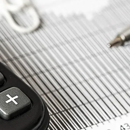 Opłata adiacencka: co to jest, jak ją obliczyć i uniknąć?