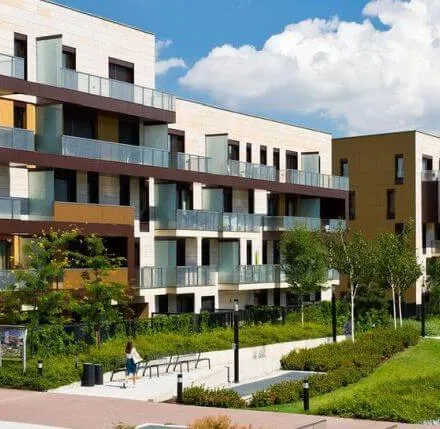 Cohousing: czym jest cohousing senioralny i rodzinny?