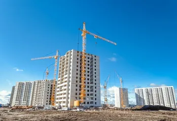 Odszkodowanie i kara umowna za opóźnienie dewelopera