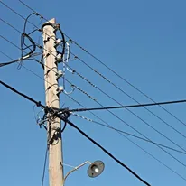 Słup energetyczny na działce: ile wynosi odszkodowanie za słupy energetyczne na działce?