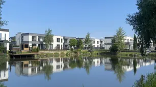 Lake Village etap V