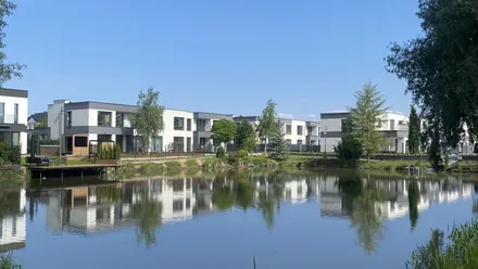 Lake Village etap V