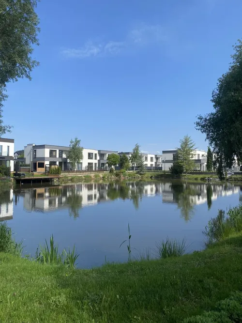 Lake Village etap V